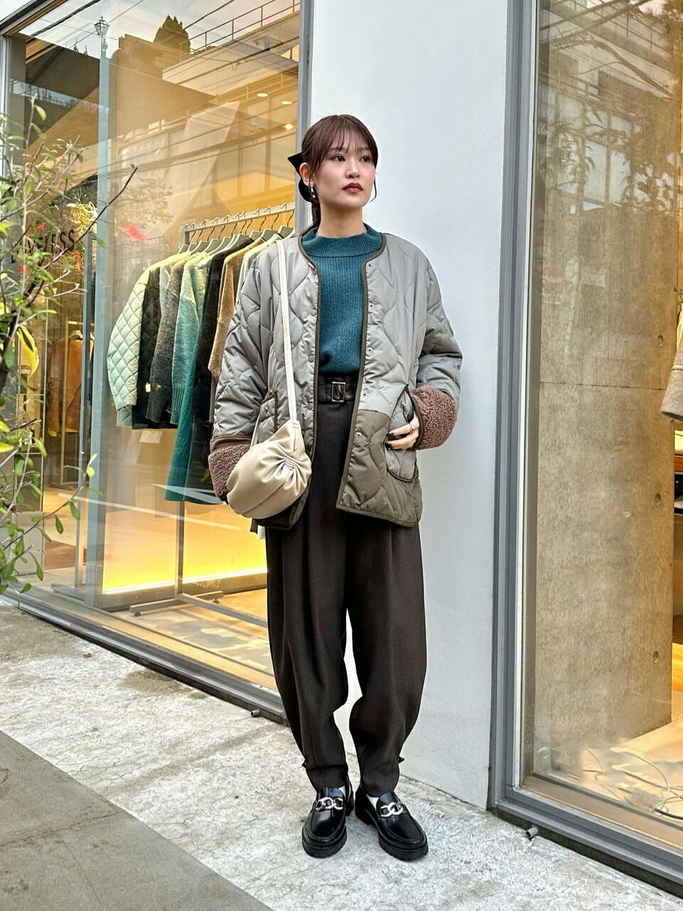 LOVELESSのバルーンパンツを使ったコーディネートを紹介します。｜Rakuten Fashion(楽天ファッション／旧楽天ブランドアベニュー)5011002
