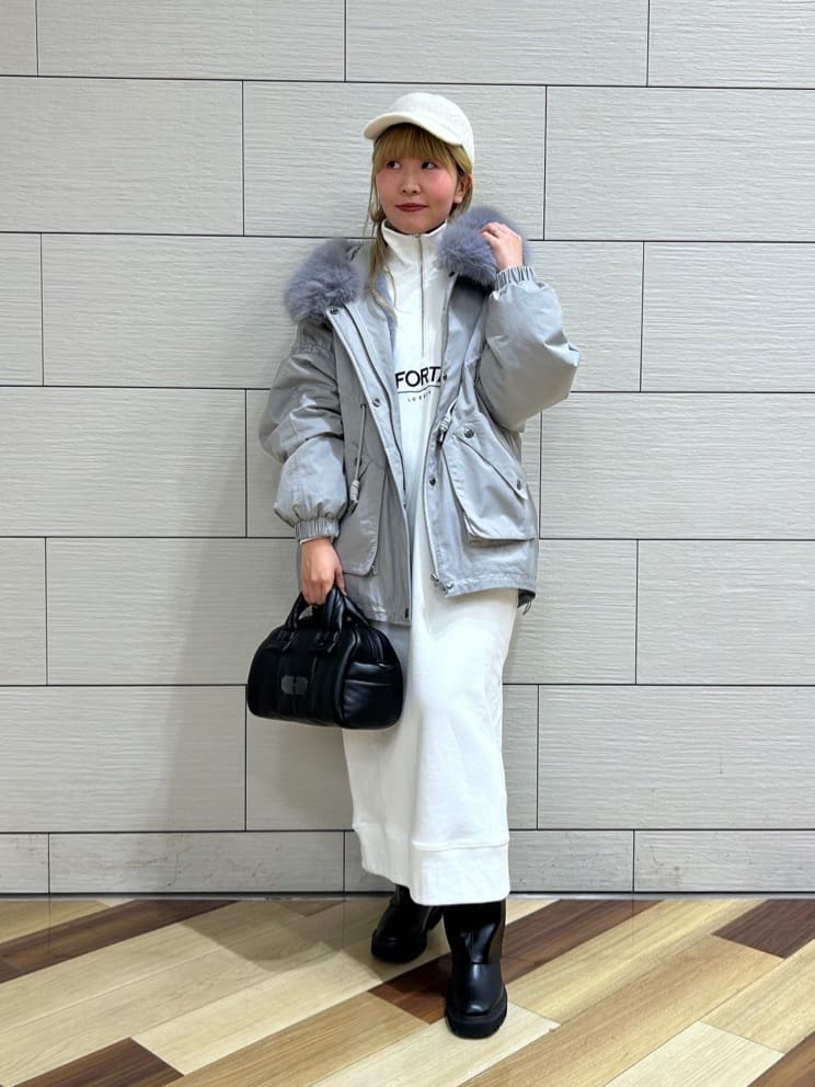 LASUDのファーフーディモッズアウターを使ったコーディネートを紹介します。｜Rakuten Fashion(楽天ファッション／旧楽天ブランドアベニュー)5015153