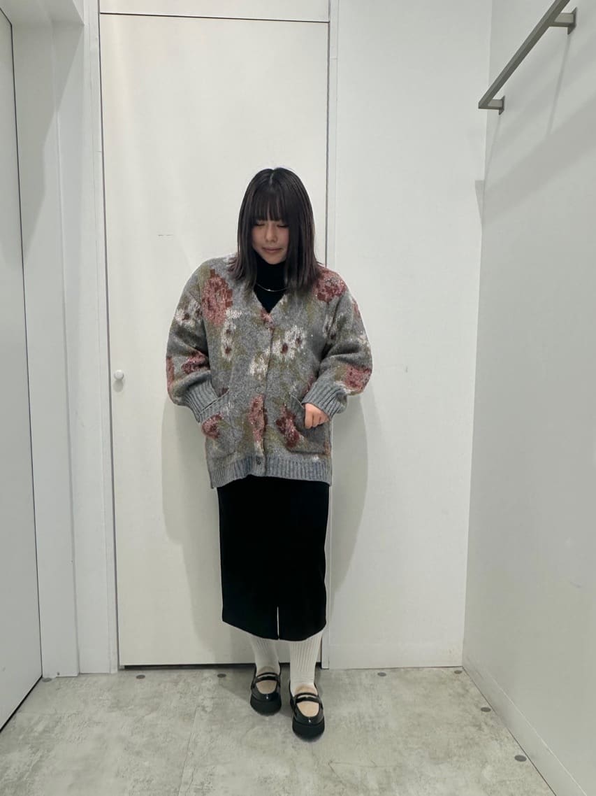 VinのフェイクスエードIラインスカートを使ったコーディネートを紹介します。｜Rakuten Fashion(楽天ファッション／旧楽天ブランドアベニュー)5015559