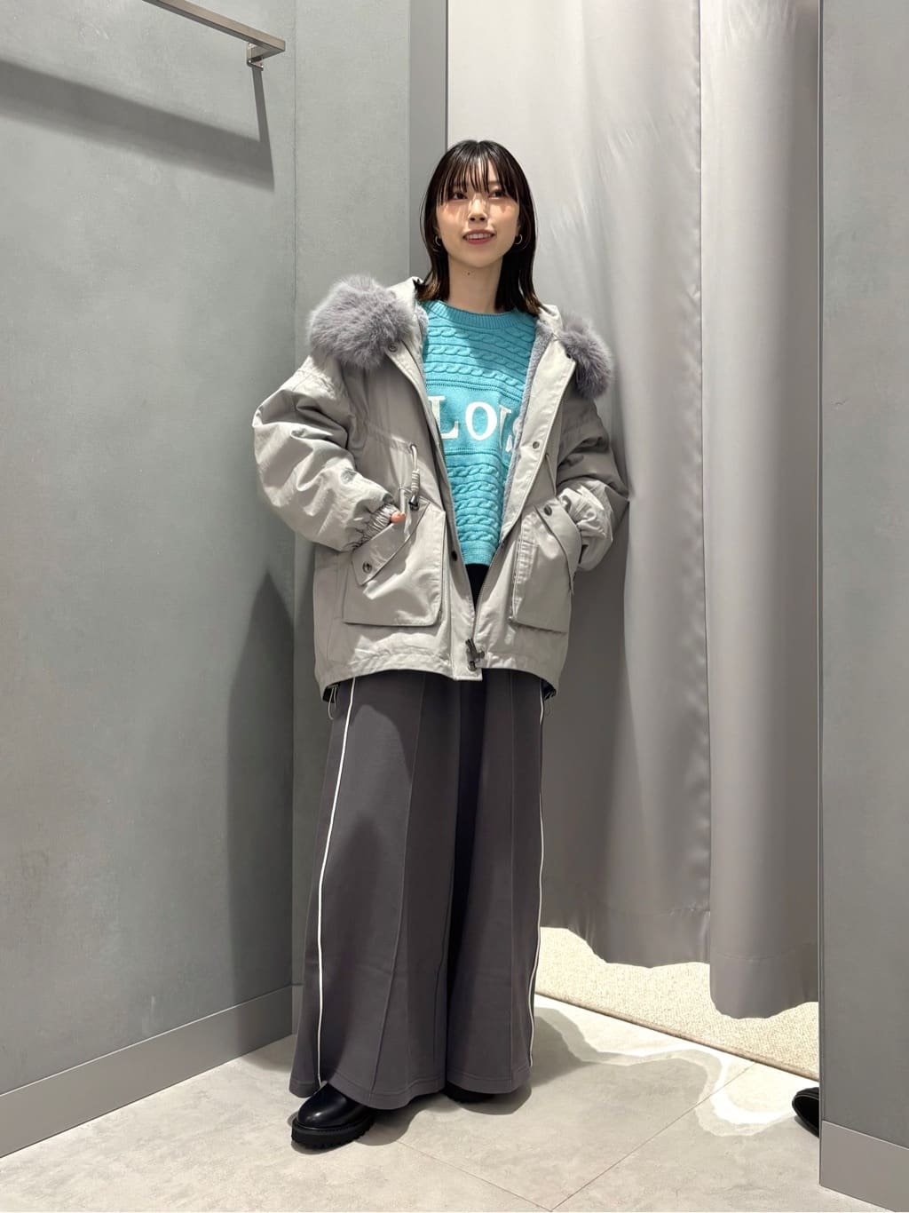 Vinのサイドラインワイドパンツを使ったコーディネートを紹介します。｜Rakuten Fashion(楽天ファッション／旧楽天ブランドアベニュー)5028568