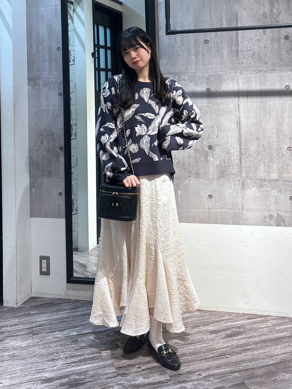 mysty womanのシャーリングエスカルゴスカート2を使ったコーディネートを紹介します。｜Rakuten Fashion(楽天ファッション／旧楽天ブランドアベニュー)5037563