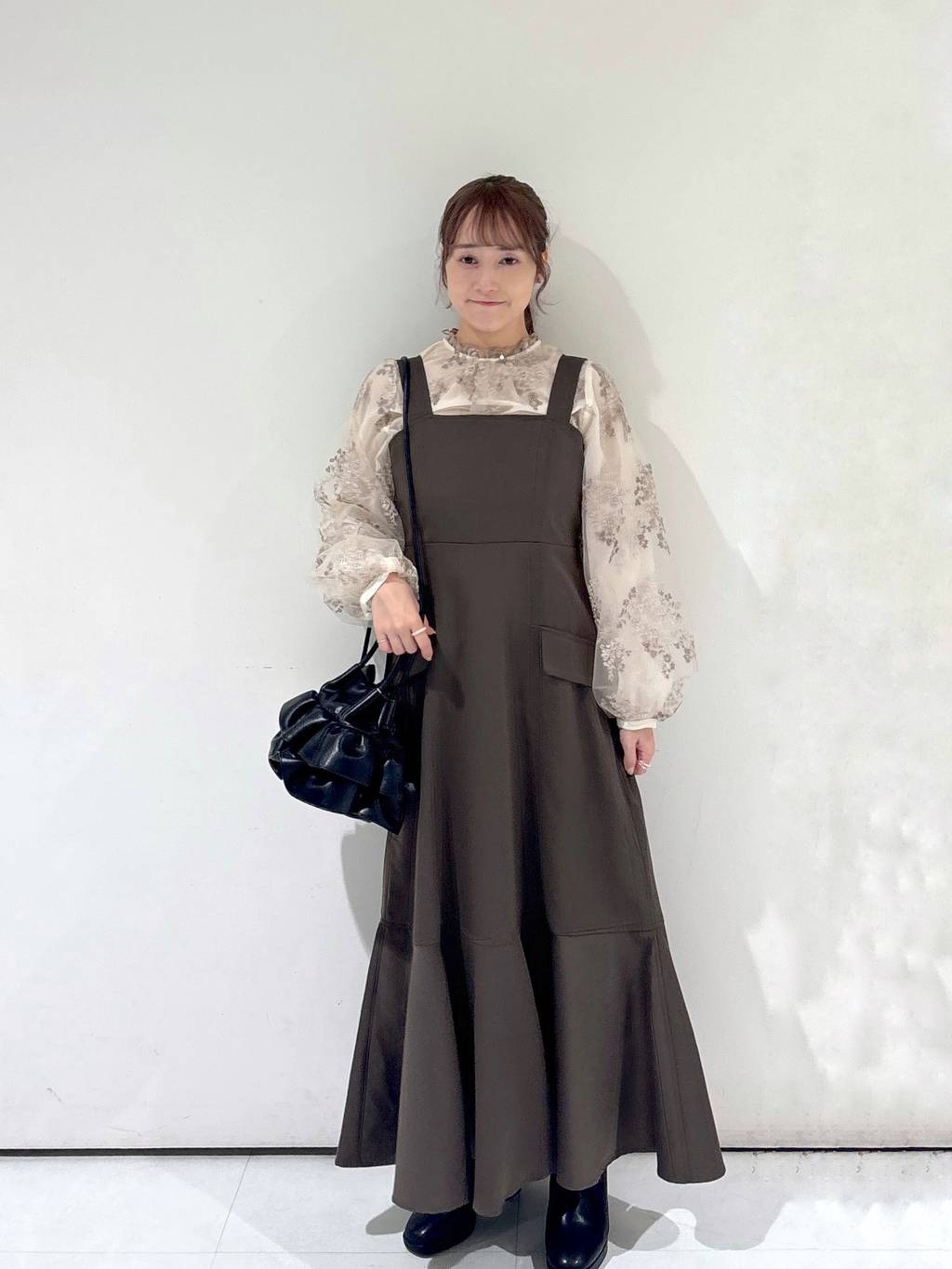mysty womanの【上西星来さん着用アイテム】フローラルレース刺繍ロングスリーブブラウスを使ったコーディネートを紹介します。｜Rakuten Fashion(楽天ファッション／旧楽天ブランドアベニュー)5037547