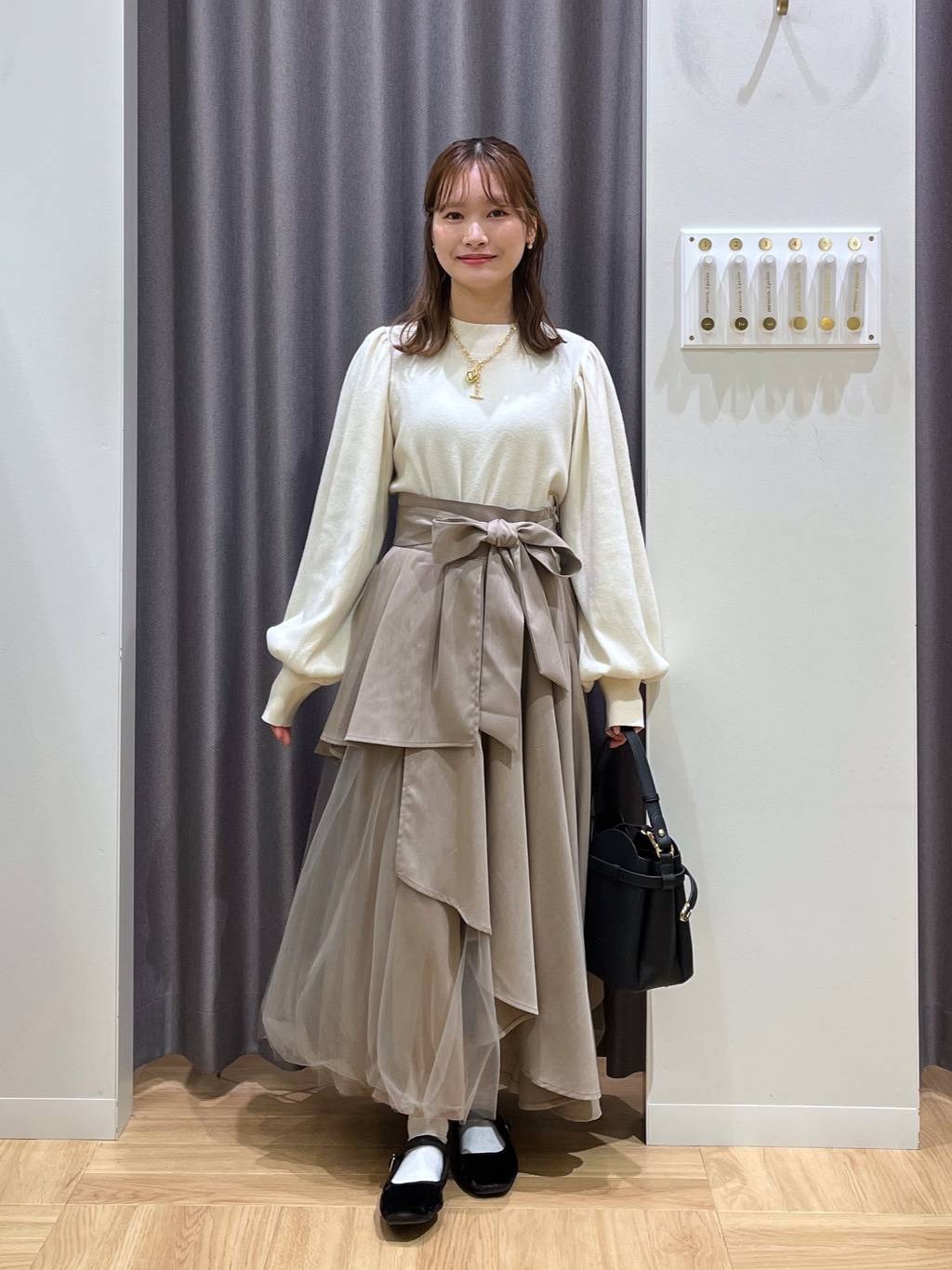 mysty womanのラメハイネックニットプルオーバーを使ったコーディネートを紹介します。｜Rakuten Fashion(楽天ファッション／旧楽天ブランドアベニュー)5037551