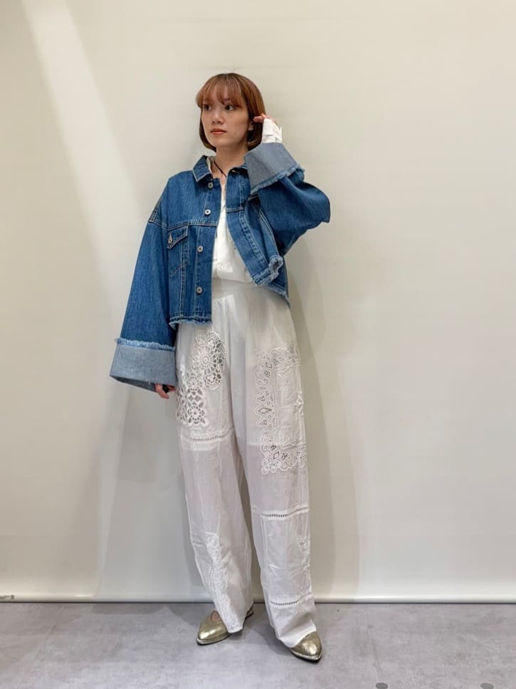 Vinのワイドスリーブデニムジャケットを使ったコーディネートを紹介します。｜Rakuten Fashion(楽天ファッション／旧楽天ブランドアベニュー)5040469