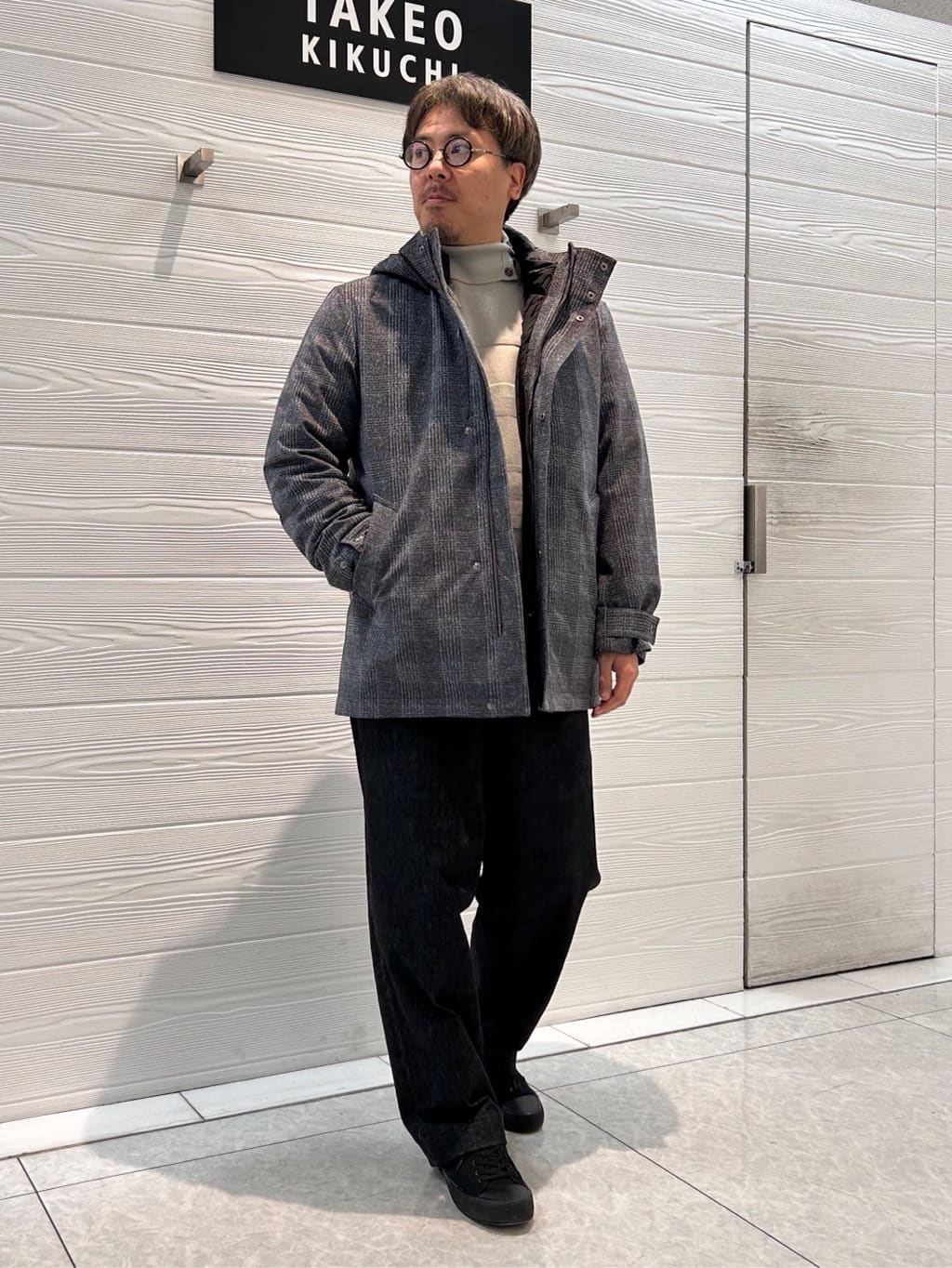 TAKEO KIKUCHIの【Made in JAPAN】ボタン タートルネック ニットを使ったコーディネートを紹介します。｜Rakuten Fashion(楽天ファッション／旧楽天ブランドアベニュー)5045153
