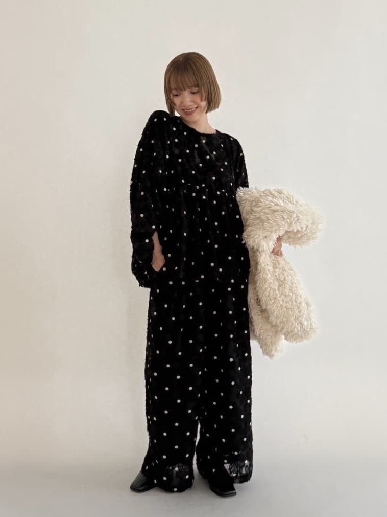 Vinのフラワージャガードシアードットワイドパンツを使ったコーディネートを紹介します。｜Rakuten Fashion(楽天ファッション／旧楽天ブランドアベニュー)5048037