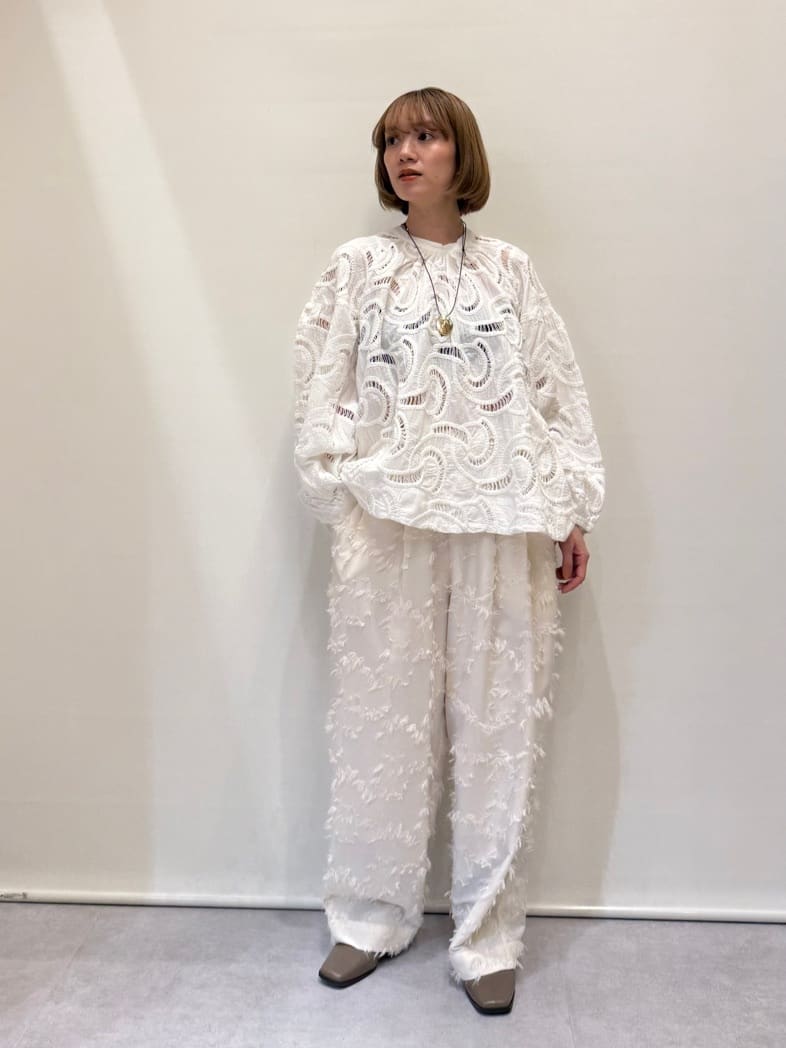 Vinのコットンエンブロイダリーブラウスを使ったコーディネートを紹介します。｜Rakuten Fashion(楽天ファッション／旧楽天ブランドアベニュー)5050152