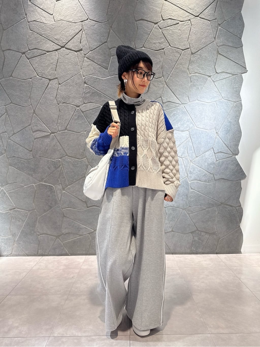 LASUDのサイドラインワイドパンツを使ったコーディネートを紹介します。｜Rakuten Fashion(楽天ファッション／旧楽天ブランドアベニュー)5054666