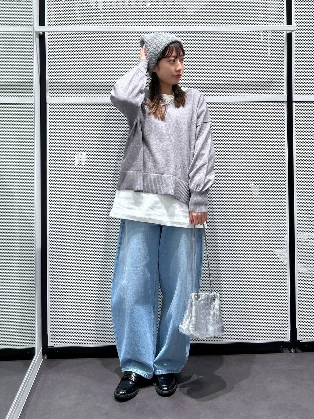 LAKOLEの12ゲージVネックニットプルオーバーを使ったコーディネートを紹介します。｜Rakuten Fashion(楽天ファッション／旧楽天ブランドアベニュー)5067343