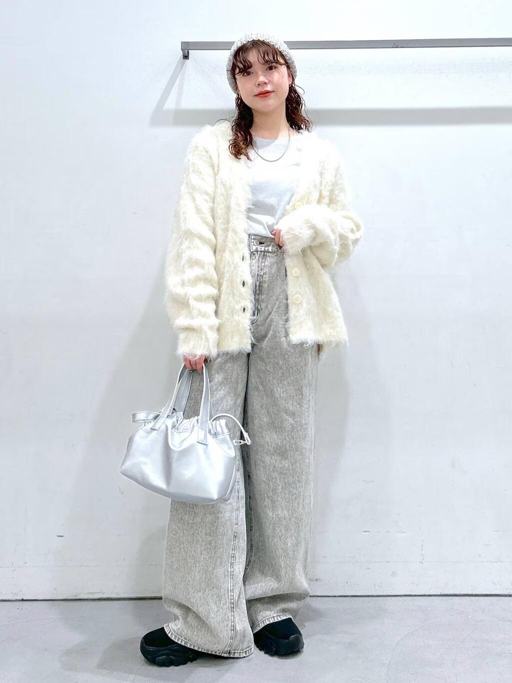 LAKOLEのシャギーニットカーディガンを使ったコーディネートを紹介します。｜Rakuten Fashion(楽天ファッション／旧楽天ブランドアベニュー)5067297