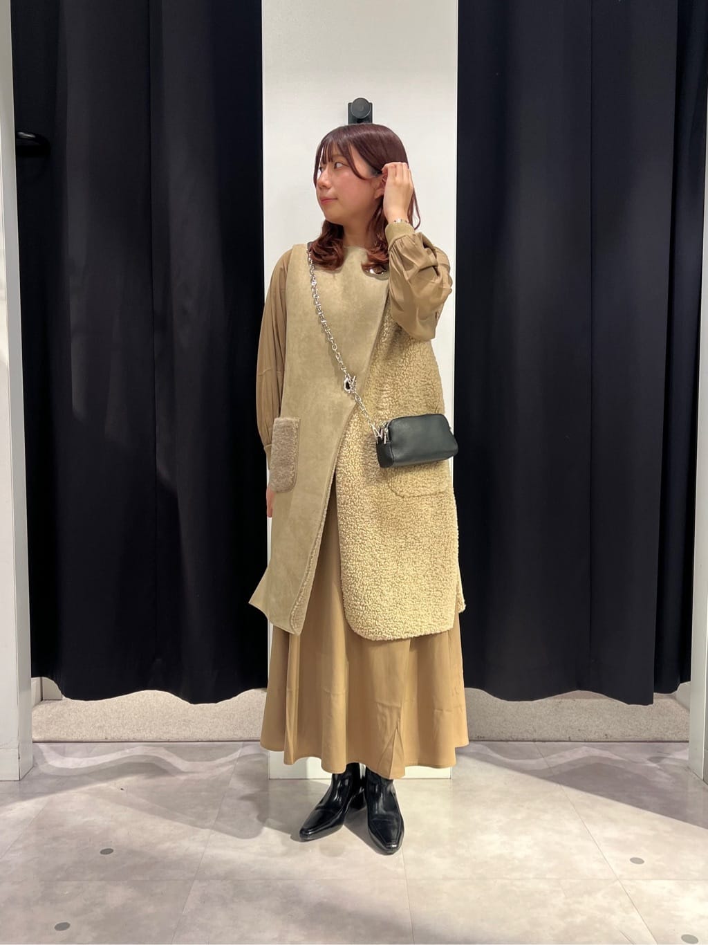 Vinのバックボタンブラウスドッキングワンピースを使ったコーディネートを紹介します。｜Rakuten Fashion(楽天ファッション／旧楽天ブランドアベニュー)5070040