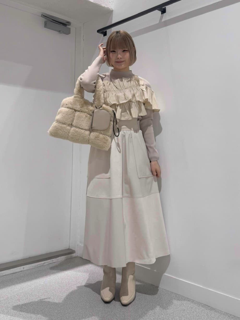 Vinのフリルビスチェマルチwayニットトップスを使ったコーディネートを紹介します。｜Rakuten Fashion(楽天ファッション／旧楽天ブランドアベニュー)5074214