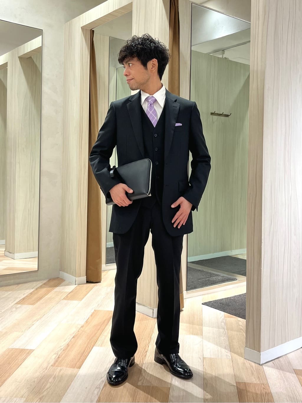 TAKEO KIKUCHIのシャドーオルタネート ストライプ スーツを使ったコーディネートを紹介します。｜Rakuten Fashion(楽天ファッション／旧楽天ブランドアベニュー)5078839