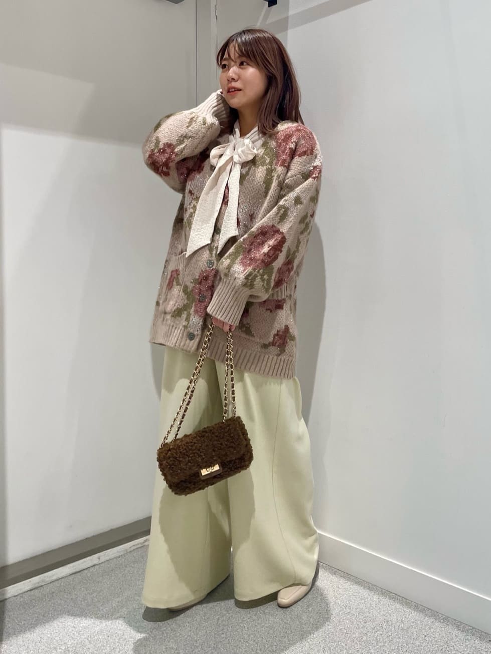 Vinのボウタイシアーブラウスを使ったコーディネートを紹介します。｜Rakuten Fashion(楽天ファッション／旧楽天ブランドアベニュー)5081263