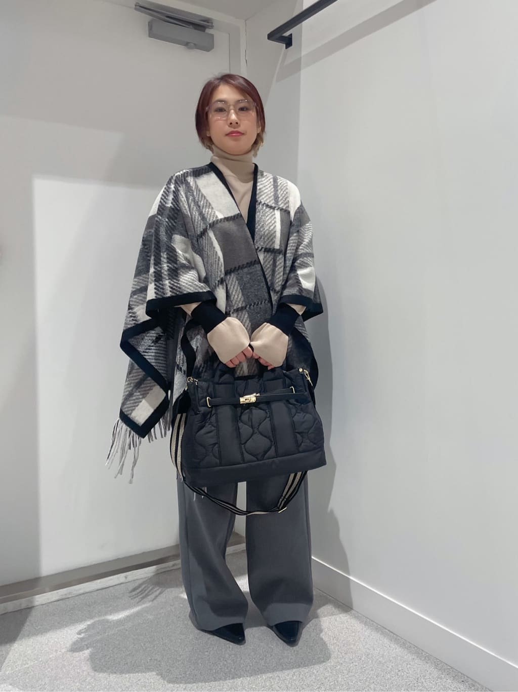 LASUDのボタンアクセントストレッチワイドパンツを使ったコーディネートを紹介します。｜Rakuten Fashion(楽天ファッション／旧楽天ブランドアベニュー)5083340