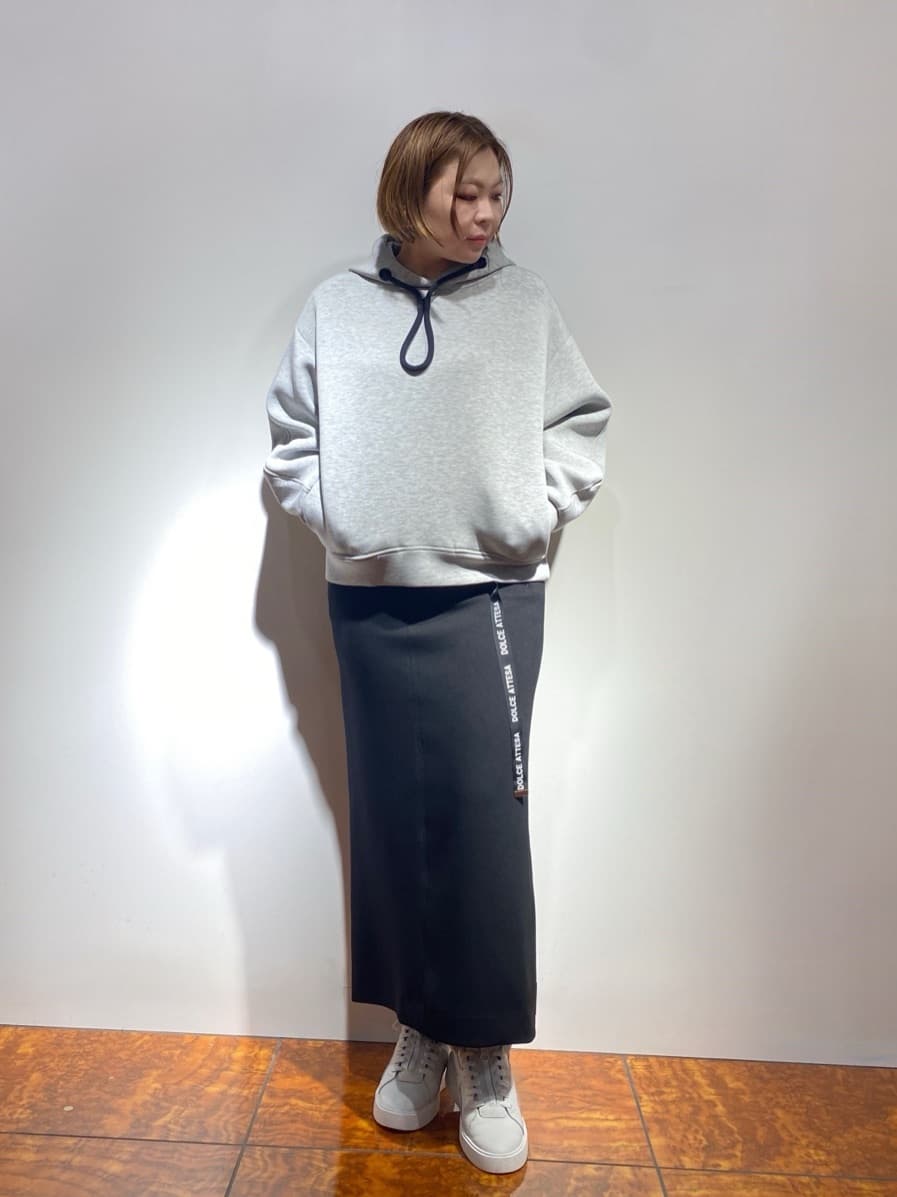 Vinのボトムエンボスロゴバッグを使ったコーディネートを紹介します。｜Rakuten Fashion(楽天ファッション／旧楽天ブランドアベニュー)5084599