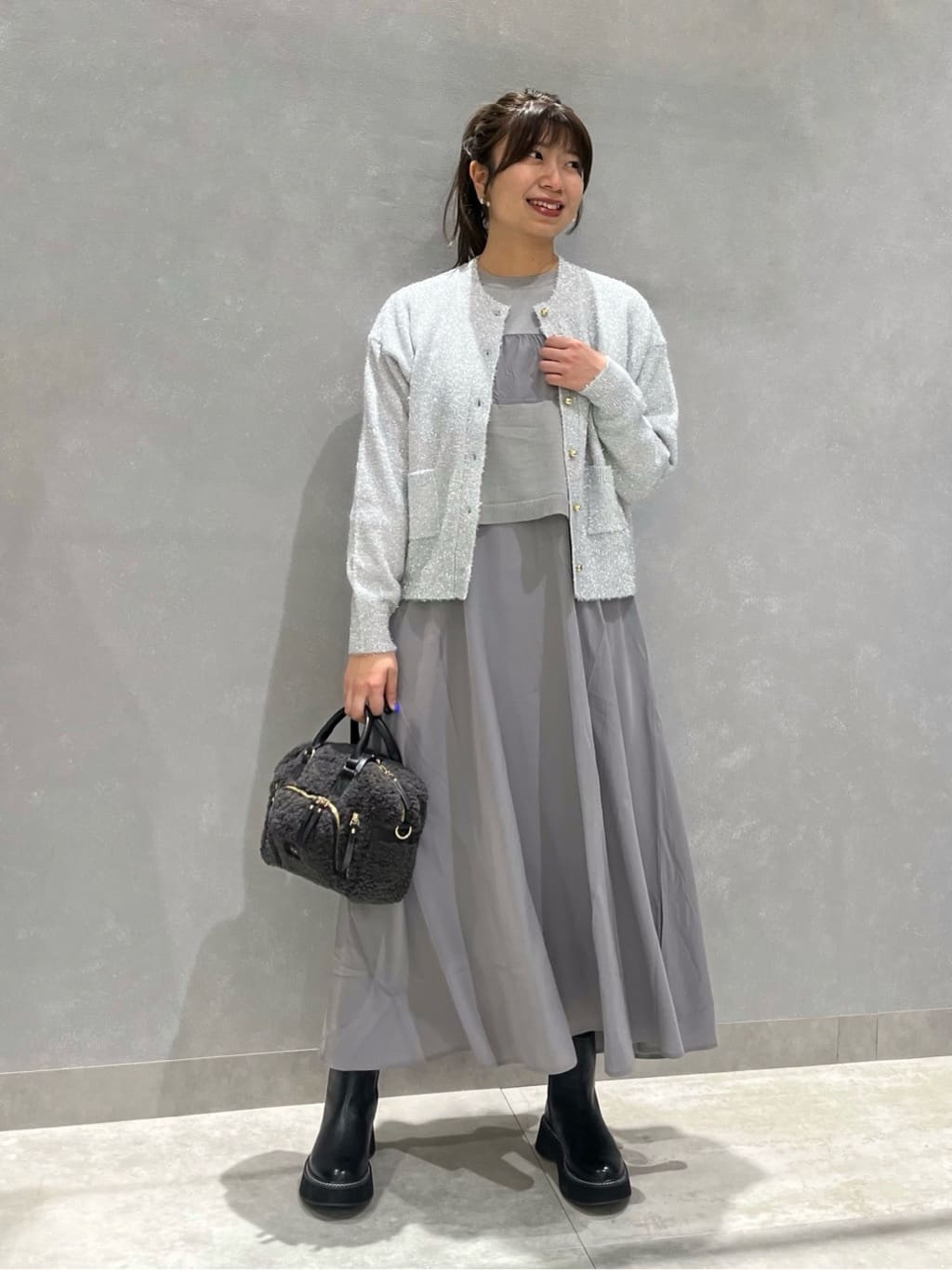 Vinのバックボタンブラウスドッキングワンピースを使ったコーディネートを紹介します。｜Rakuten Fashion(楽天ファッション／旧楽天ブランドアベニュー)5086050