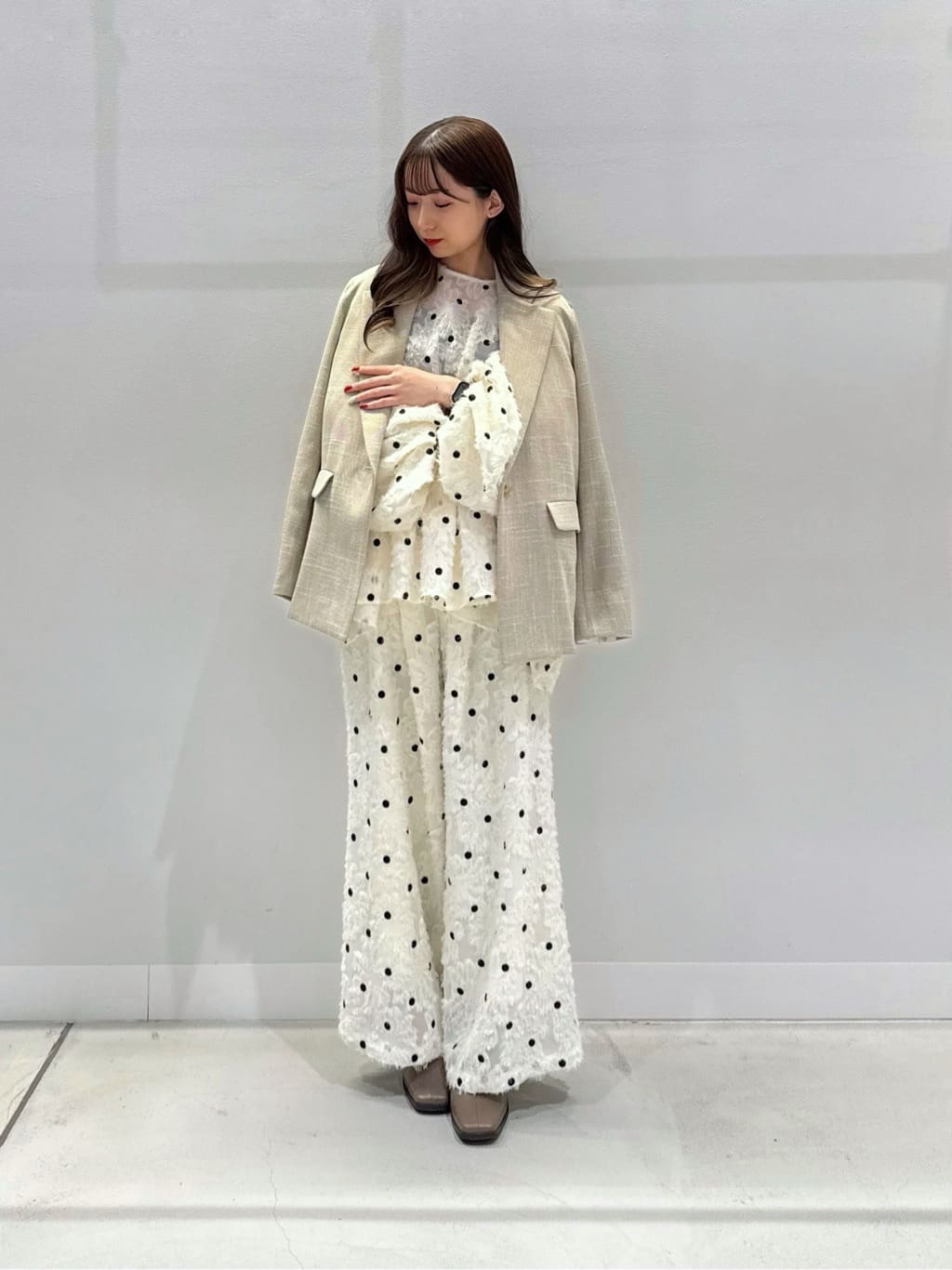 Vinのフラワージャガードシアードットブラウスを使ったコーディネートを紹介します。｜Rakuten Fashion(楽天ファッション／旧楽天ブランドアベニュー)5088103