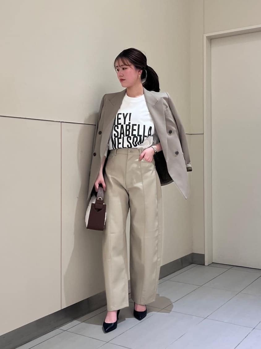 allurevilleのフェイクレザーフロントシームパンツを使ったコーディネートを紹介します。｜Rakuten Fashion(楽天ファッション／旧楽天ブランドアベニュー)5092344