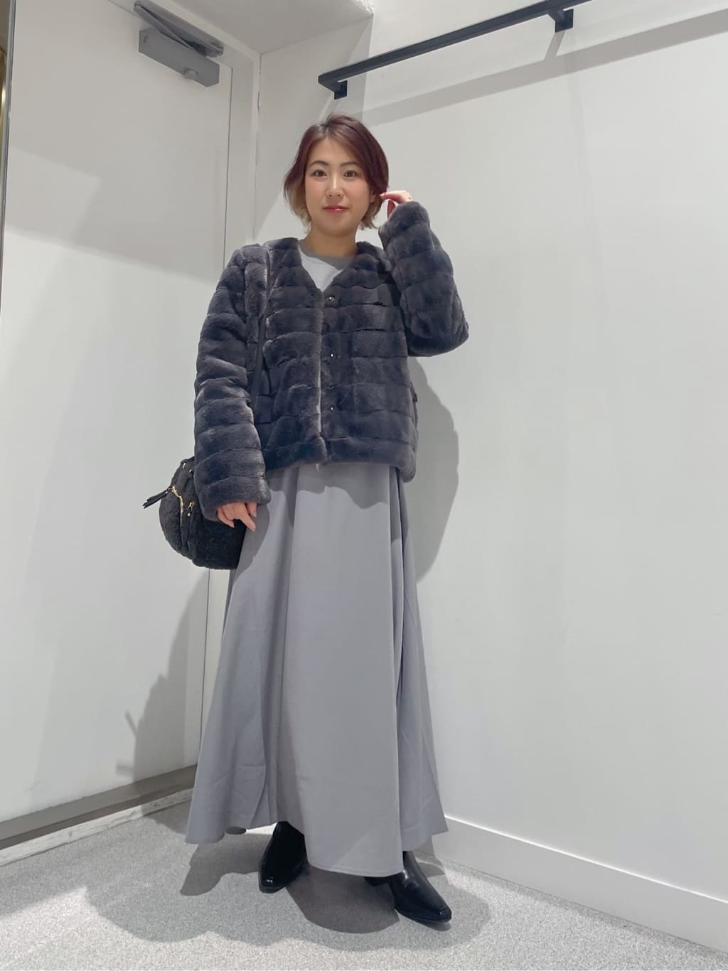 Vinのバックボタンブラウスドッキングワンピースを使ったコーディネートを紹介します。｜Rakuten Fashion(楽天ファッション／旧楽天ブランドアベニュー)5095106