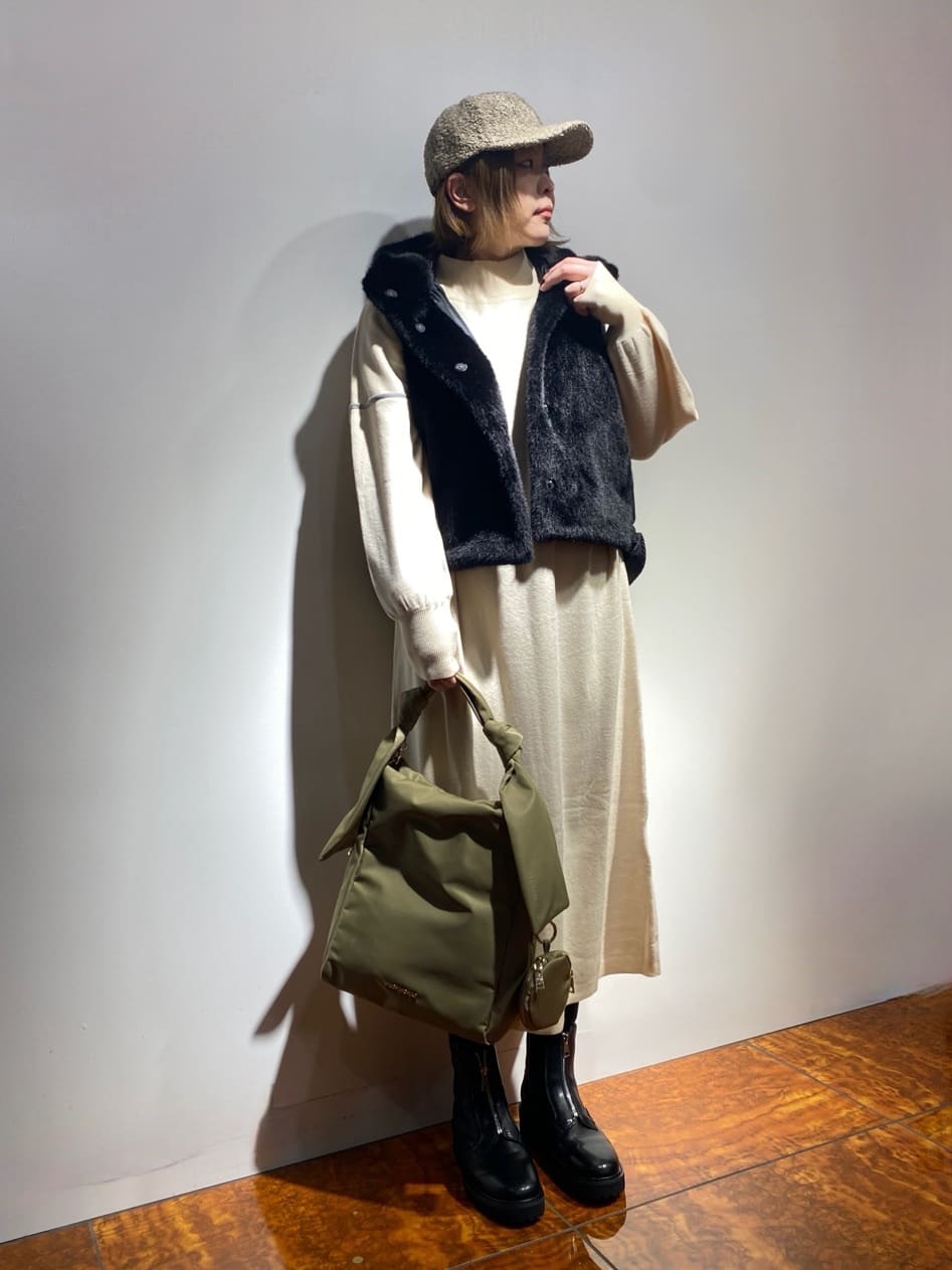 Vinの2TYPEストラップミニポーチ付きハンドバッグを使ったコーディネートを紹介します。｜Rakuten Fashion(楽天ファッション／旧楽天ブランドアベニュー)5096481