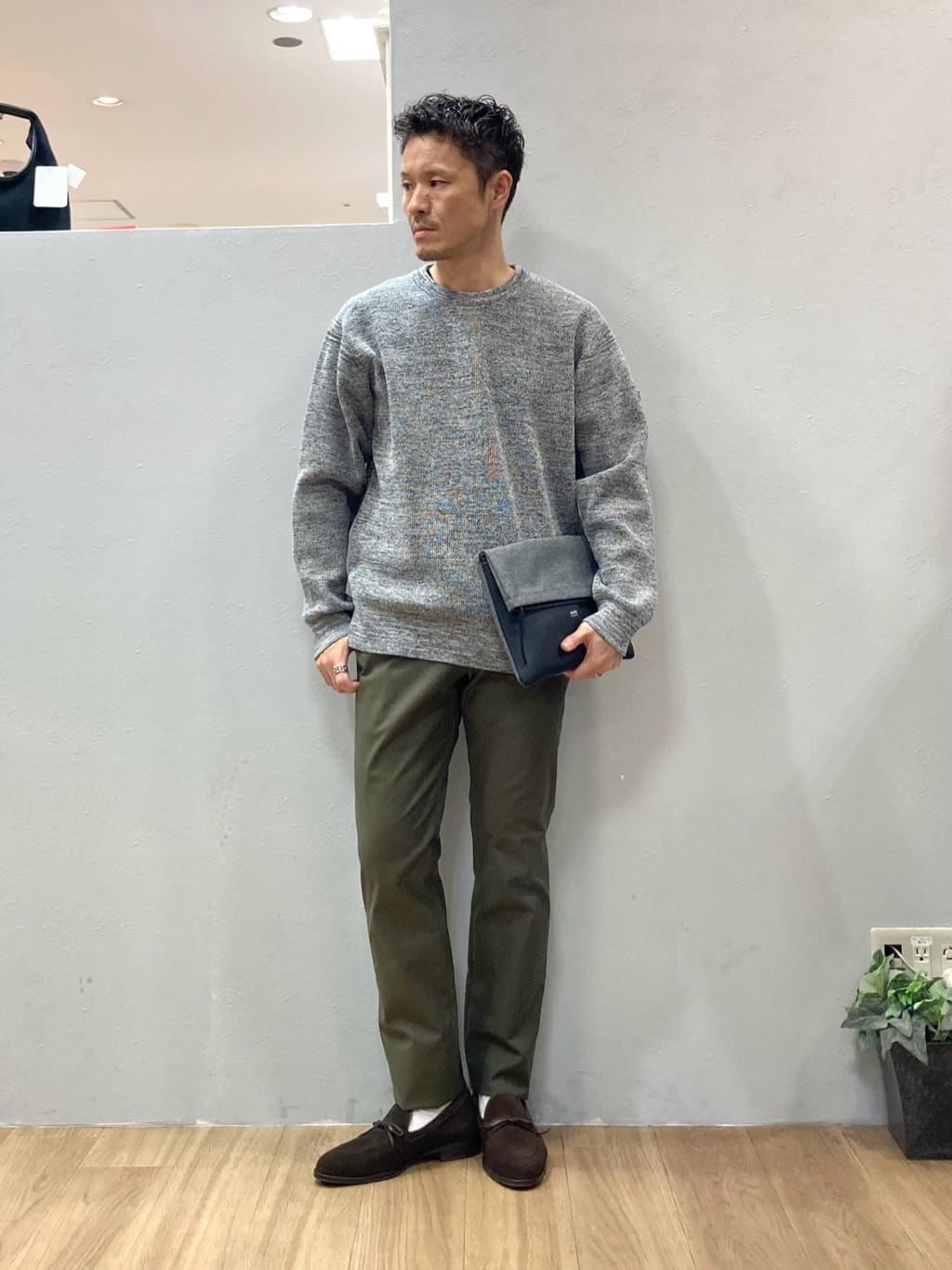 TAKEO KIKUCHIの【全7サイズ*7色展開!】トップマルチヘリンボン パンツを使ったコーディネートを紹介します。｜Rakuten Fashion(楽天ファッション／旧楽天ブランドアベニュー)5096788