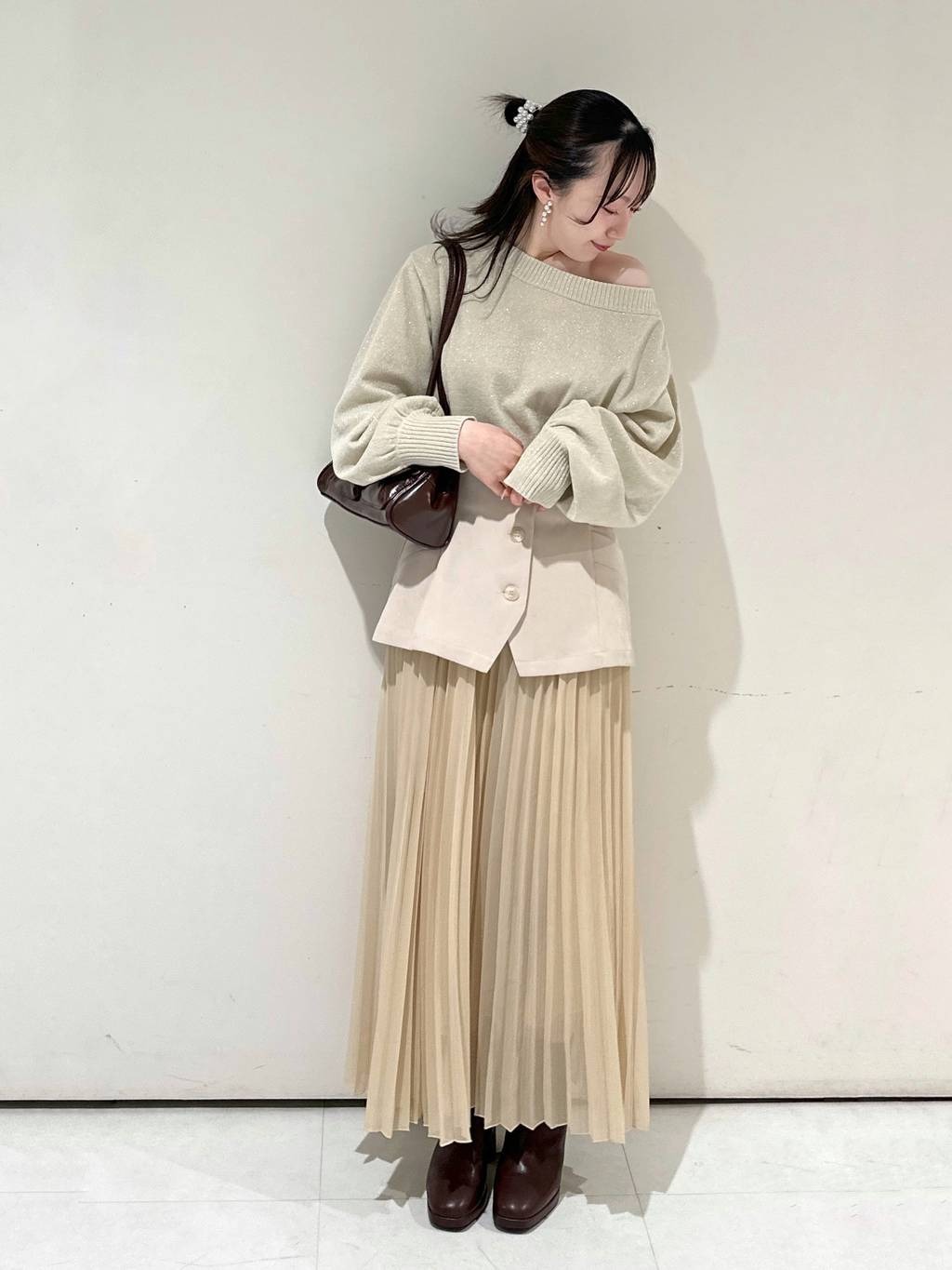mysty womanのラメモールボートネックプルオーバーを使ったコーディネートを紹介します。｜Rakuten Fashion(楽天ファッション／旧楽天ブランドアベニュー)5105424