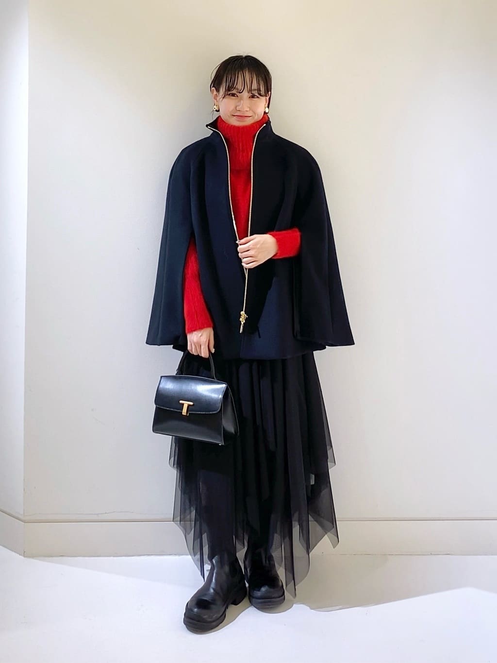 allurevilleの【LOULOU WILLOUGHBY】シャルムビーバーケープ風コートを使ったコーディネートを紹介します。｜Rakuten Fashion(楽天ファッション／旧楽天ブランドアベニュー)5108702