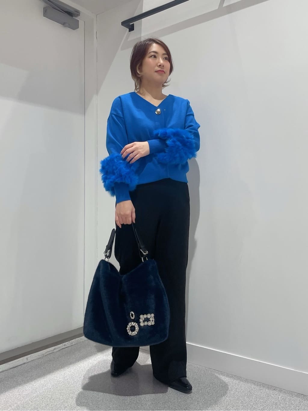 Vinのボタンアクセントストレッチワイドパンツを使ったコーディネートを紹介します。｜Rakuten Fashion(楽天ファッション／旧楽天ブランドアベニュー)5111048