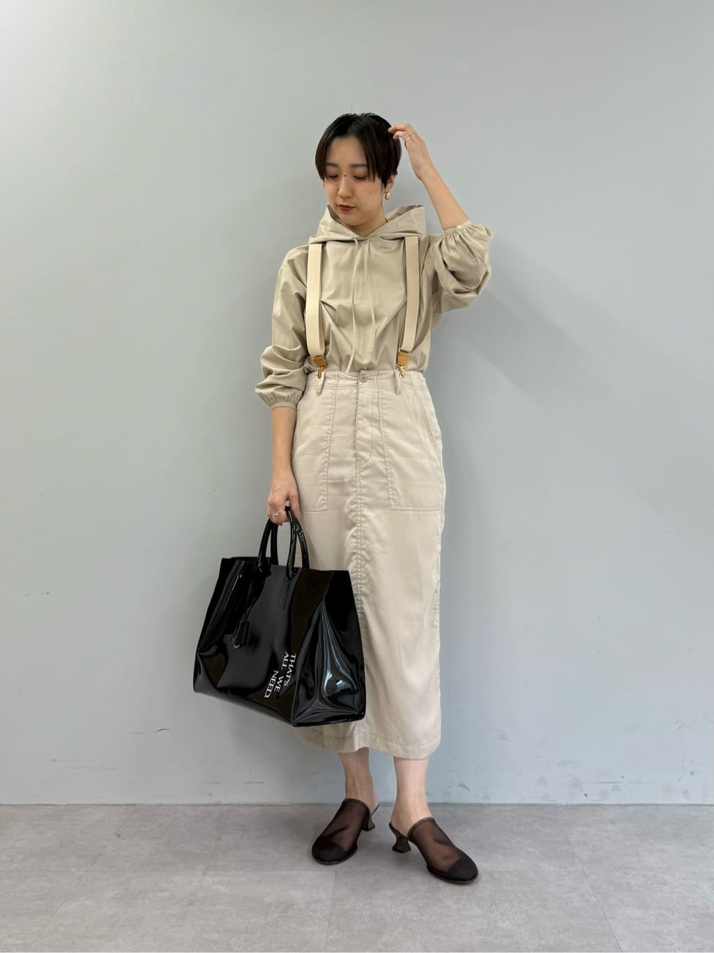 Whim Gazetteの【Hoaw.】PVC トートバッグを使ったコーディネート 