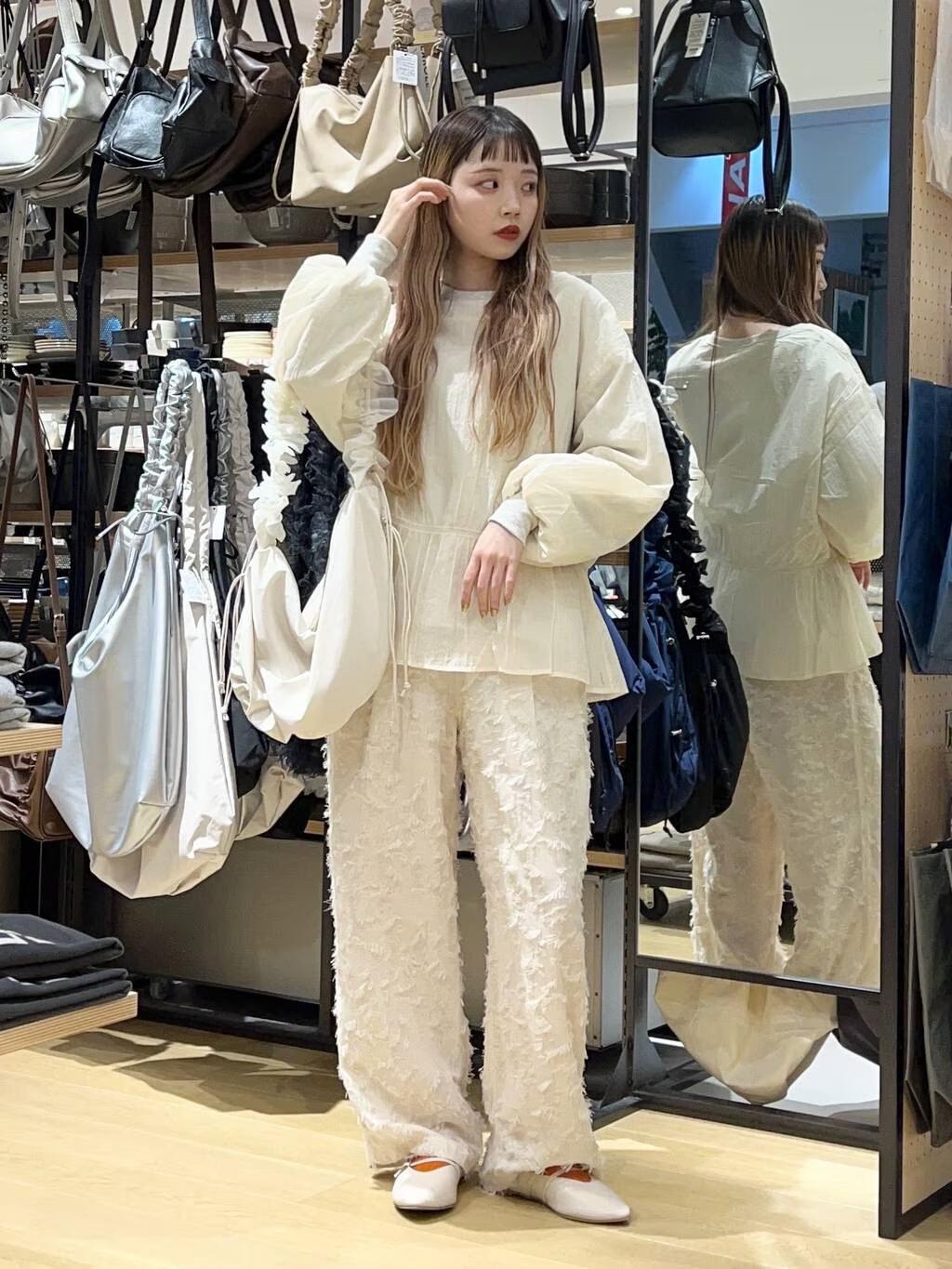 LAKOLEのカットジャガードパンツを使ったコーディネートを紹介します。｜Rakuten Fashion(楽天ファッション／旧楽天ブランドアベニュー)5118811