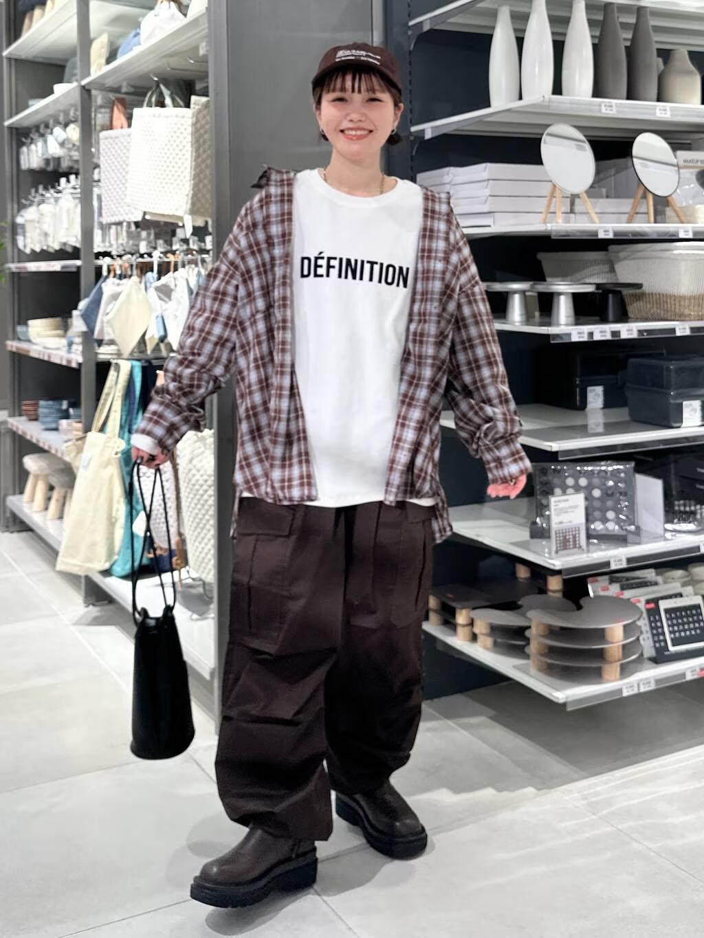 LAKOLEのフロッキーロゴスムース長袖Tを使ったコーディネートを紹介します。｜Rakuten Fashion(楽天ファッション／旧楽天ブランドアベニュー)5118558