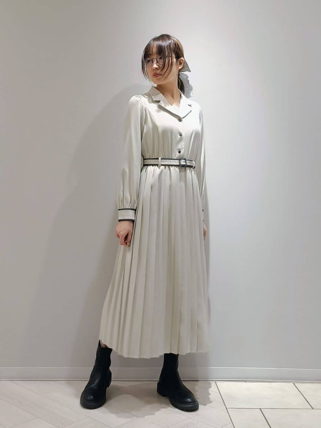 REDYAZELのバイカラープリーツシャツワンピースを使ったコーディネートを紹介します。｜Rakuten Fashion(楽天ファッション／旧楽天ブランドアベニュー)5119597