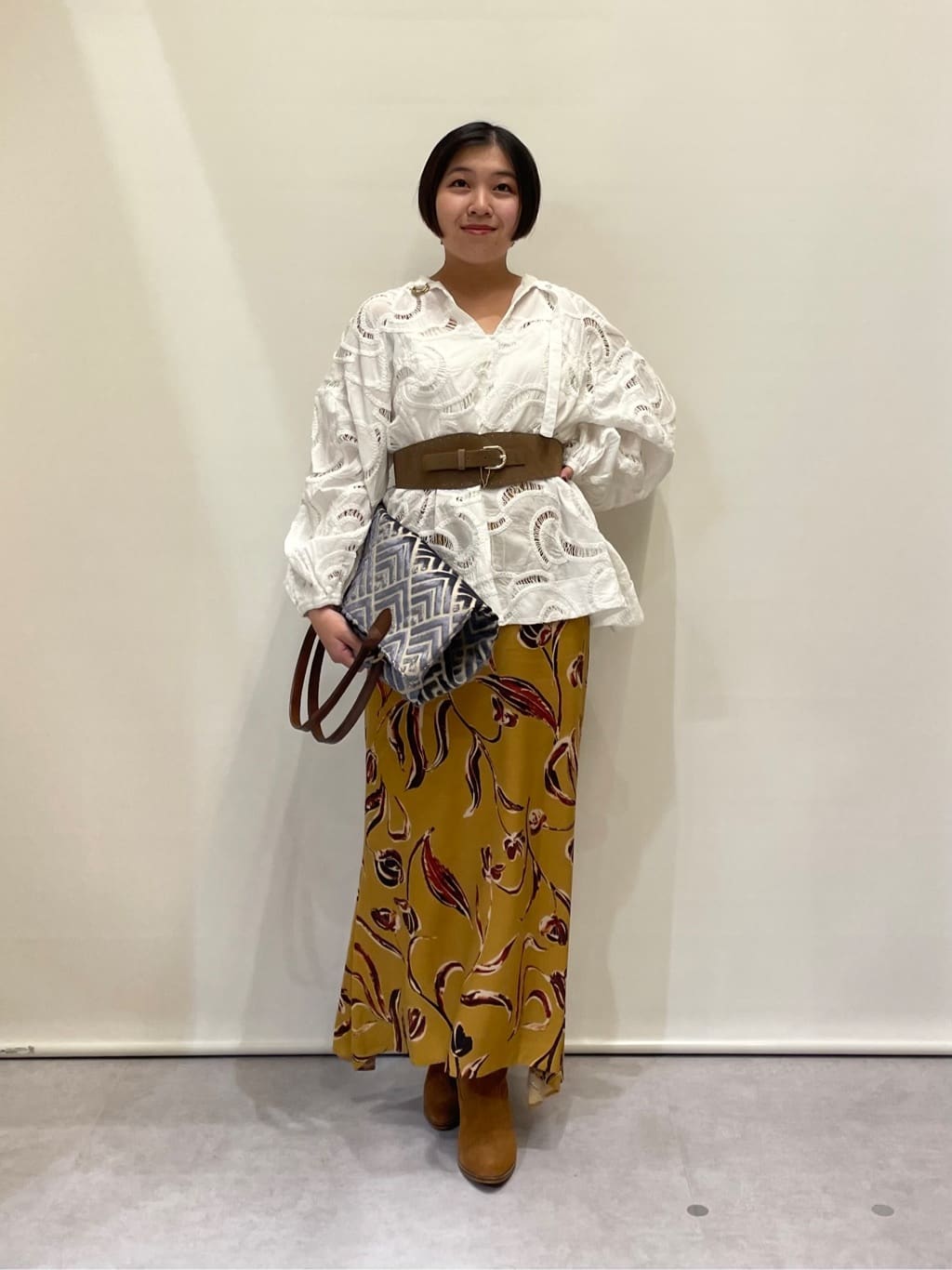 Vinのコットンエンブロイダリーブラウスを使ったコーディネートを紹介します。｜Rakuten Fashion(楽天ファッション／旧楽天ブランドアベニュー)5122038