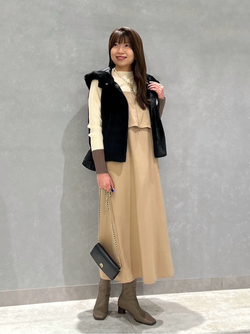 Vinのレイヤードライクジャンパースカートを使ったコーディネートを紹介します。｜Rakuten Fashion(楽天ファッション／旧楽天ブランドアベニュー)5123142