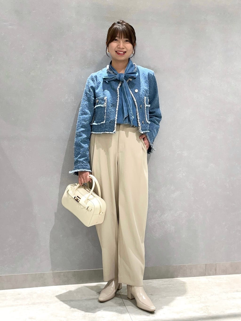 Vinのツイードフリンジノーカラーデニムジャケットを使ったコーディネートを紹介します。｜Rakuten Fashion(楽天ファッション／旧楽天ブランドアベニュー)5126898