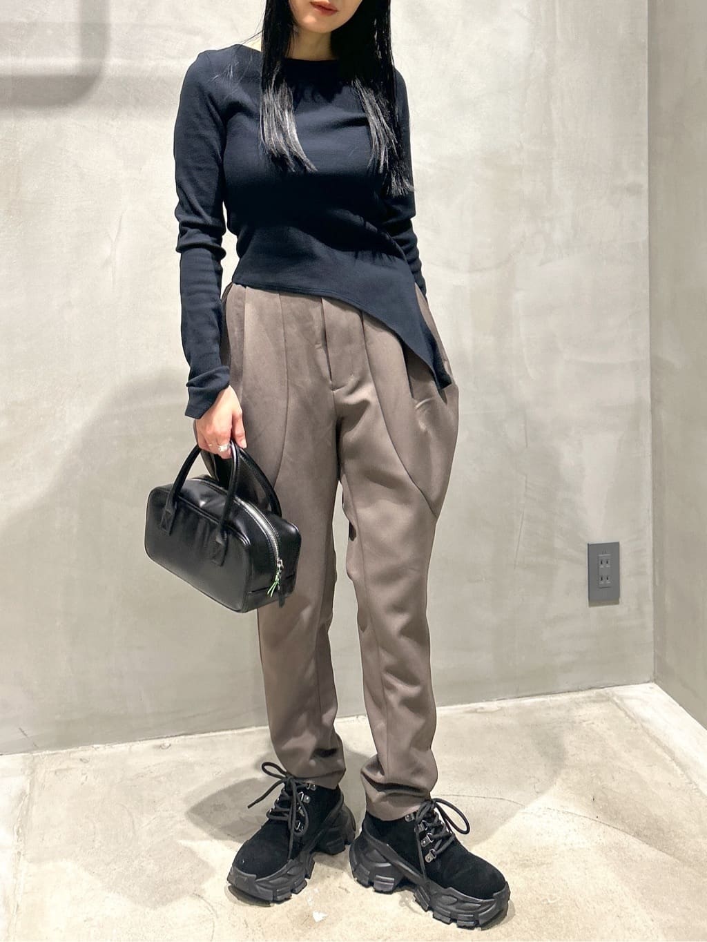 HeRIN.CYEのMountain joggers pantsを使ったコーディネートを紹介します。｜Rakuten Fashion(楽天ファッション／旧楽天ブランドアベニュー)5139904