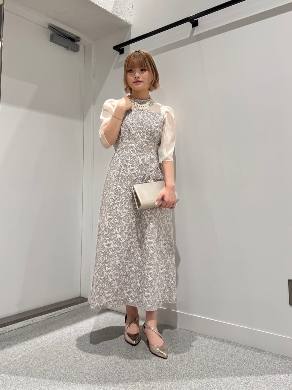 Vinのふくれジャガードバックリボンドレスを使ったコーディネートを紹介します。｜Rakuten Fashion(楽天ファッション／旧楽天ブランドアベニュー)5148600