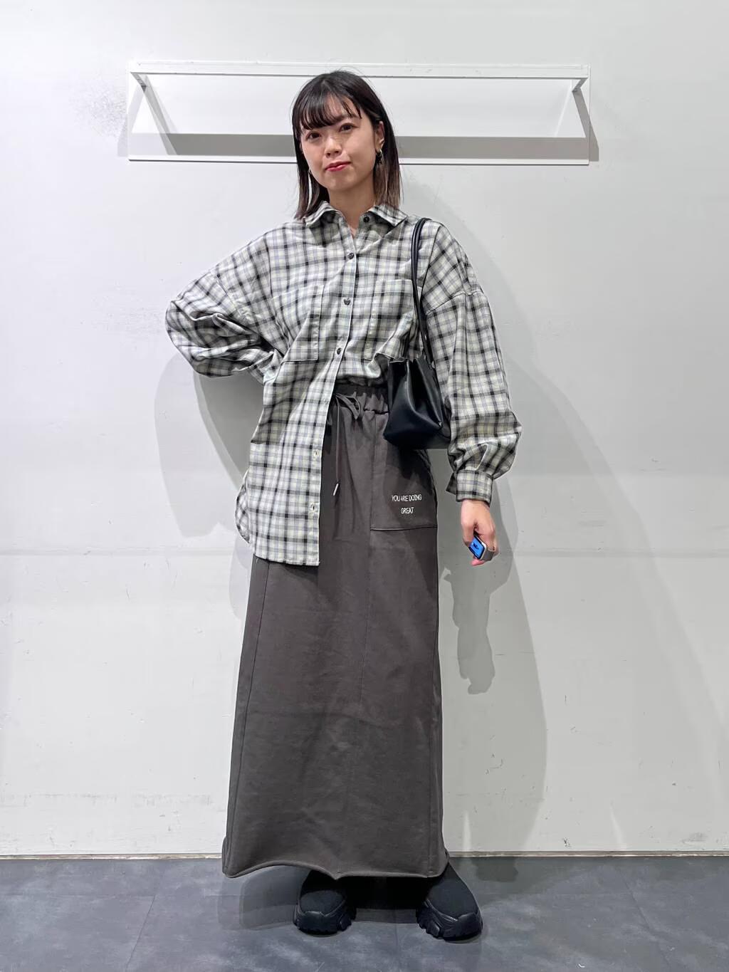 LAKOLEの裏毛刺繍ナロースカートを使ったコーディネートを紹介します。｜Rakuten Fashion(楽天ファッション／旧楽天ブランドアベニュー)5150570