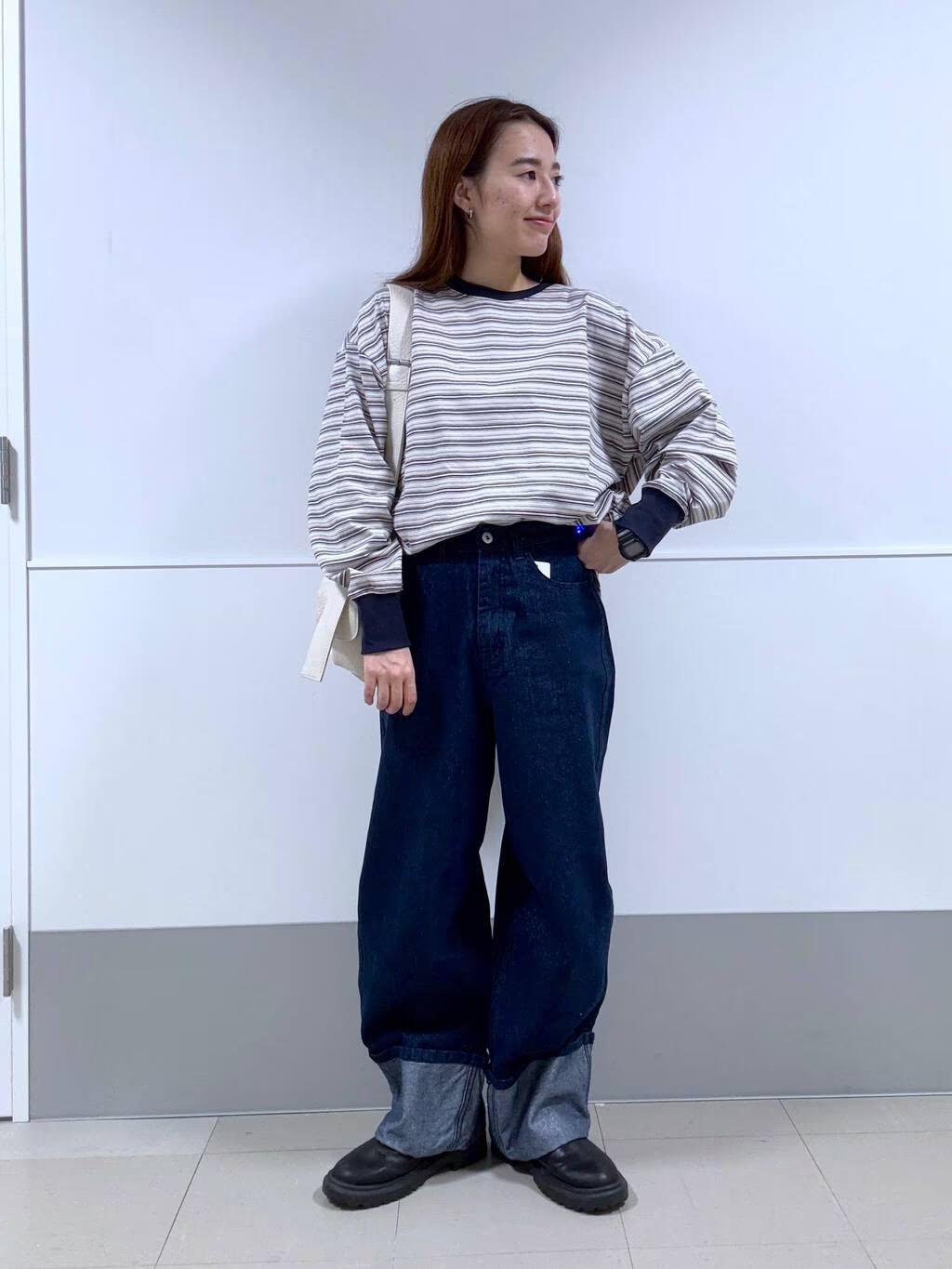 LAKOLEのラウンドBIG長袖Tを使ったコーディネートを紹介します。｜Rakuten Fashion(楽天ファッション／旧楽天ブランドアベニュー)5150572