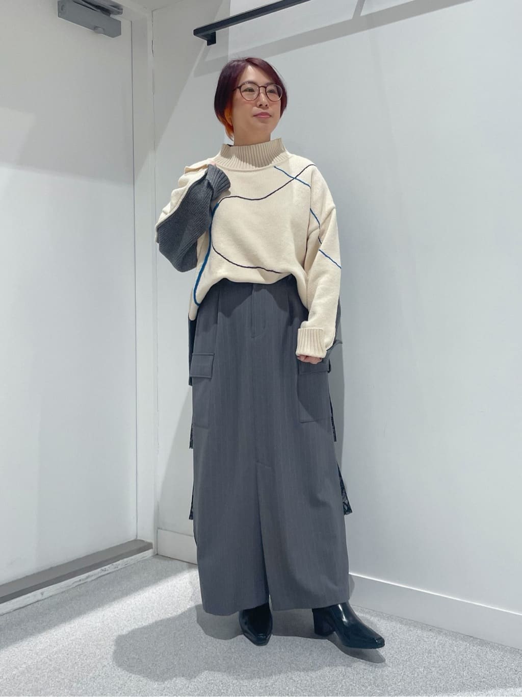 LASUDのバックレースフリルナロースカートを使ったコーディネートを紹介します。｜Rakuten Fashion(楽天ファッション／旧楽天ブランドアベニュー)5153209