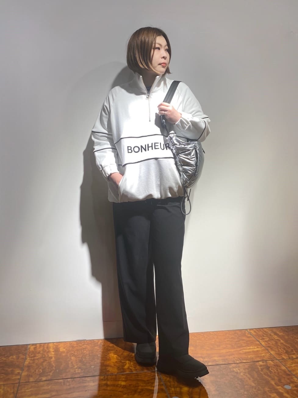 Vinのストレッチカラーイージーパンツを使ったコーディネートを紹介します。｜Rakuten Fashion(楽天ファッション／旧楽天ブランドアベニュー)5153226