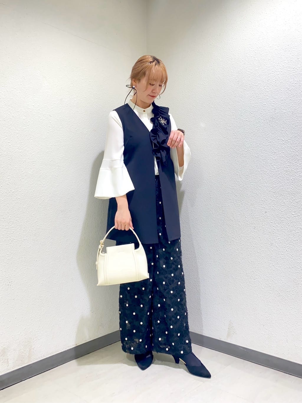 Vinのアシンメトリーフリルジレを使ったコーディネートを紹介します。｜Rakuten Fashion(楽天ファッション／旧楽天ブランドアベニュー)5154152