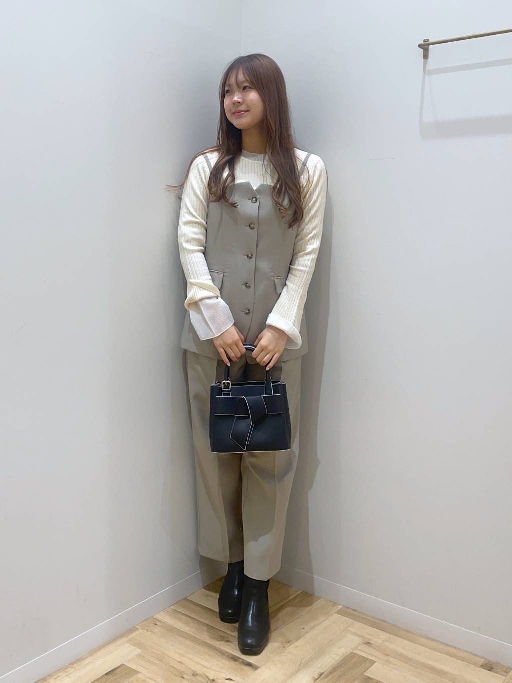 mysty womanのリボンモチーフバッグを使ったコーディネートを紹介します。｜Rakuten Fashion(楽天ファッション／旧楽天ブランドアベニュー)5164603