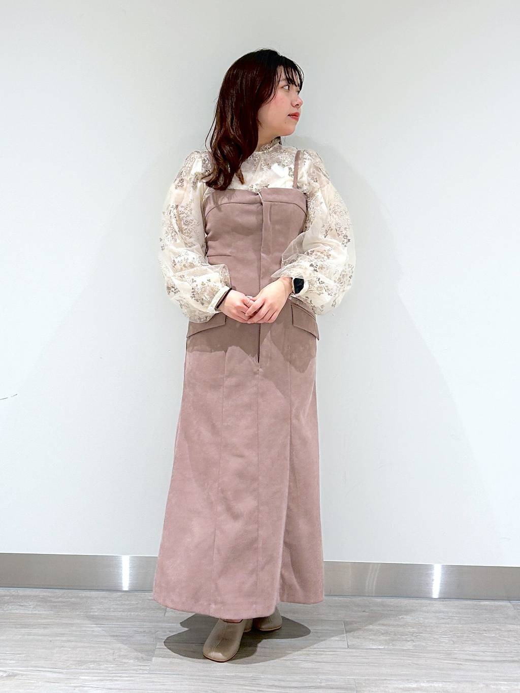 mysty womanの【上西星来さん着用アイテム】フローラルレース刺繍ロングスリーブブラウスを使ったコーディネートを紹介します。｜Rakuten Fashion(楽天ファッション／旧楽天ブランドアベニュー)5164625
