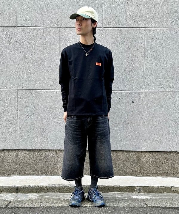 BEAMS MEN | 【別注】UNIVERSAL OVERALL / ロゴ ロングスリーブ T