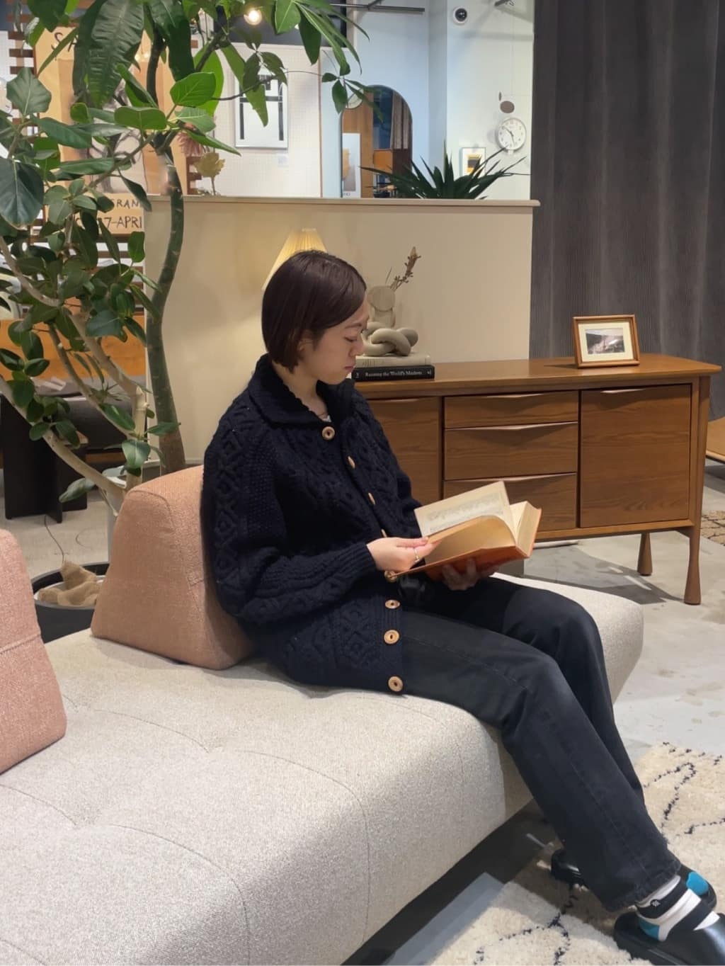 journal standard Furnitureの《予約》MEDINA RUG 140X200 メディナラグを使ったコーディネートを紹介します。｜Rakuten Fashion(楽天ファッション／旧楽天ブランドアベニュー)5171914