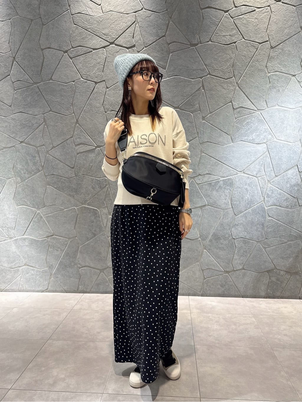 Vinのスタッズロゴプルオーバーを使ったコーディネートを紹介します。｜Rakuten Fashion(楽天ファッション／旧楽天ブランドアベニュー)5177286