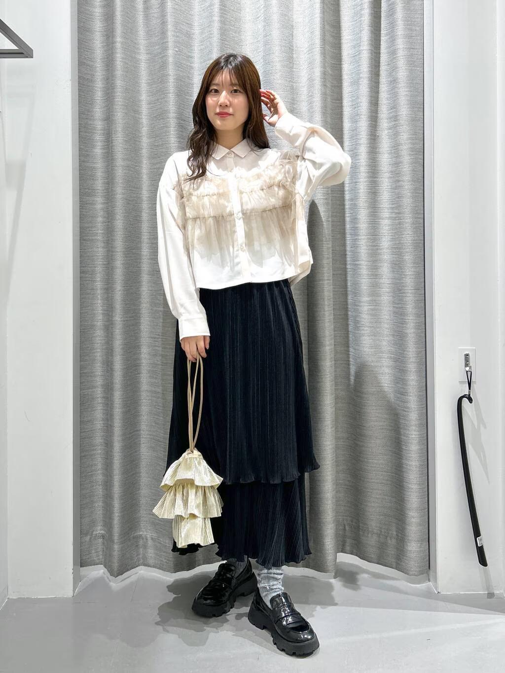 LAKOLEのチュールドッキングシャツ長袖を使ったコーディネートを紹介します。｜Rakuten Fashion(楽天ファッション／旧楽天ブランドアベニュー)5182347