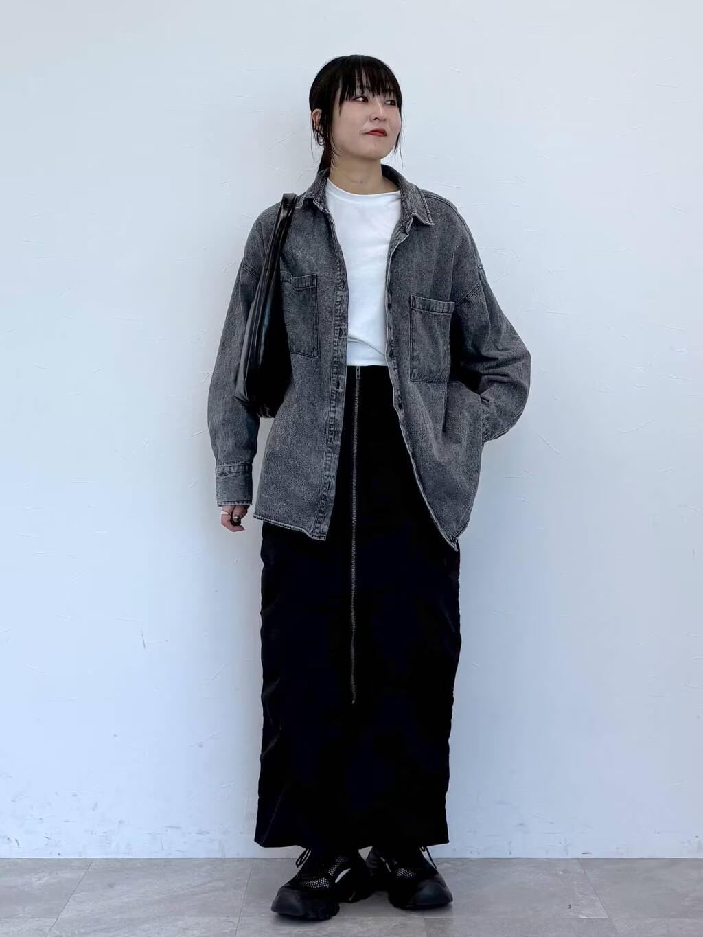 LAKOLEのケミカルウォッシュシャツ長袖を使ったコーディネートを紹介します。｜Rakuten Fashion(楽天ファッション／旧楽天ブランドアベニュー)5182348